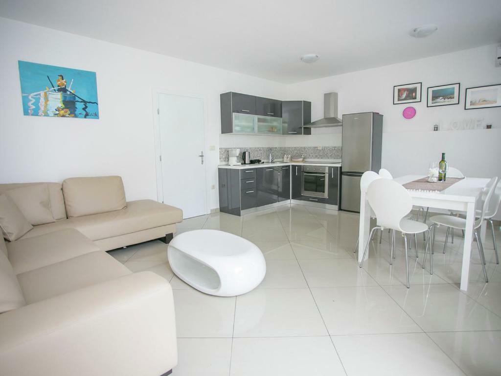 Sesar Apartments Krk - No. 3 Cvita Krk Town Bagian luar foto