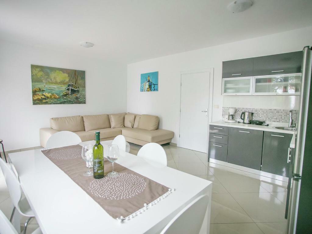 Sesar Apartments Krk - No. 3 Cvita Krk Town Bagian luar foto
